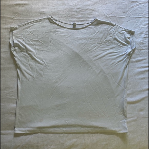 Uniqlo white dolman tshirt - Picture 3 of 3
